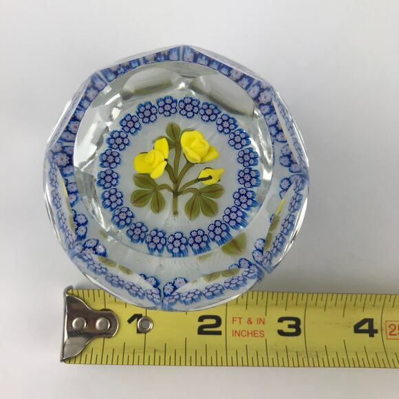 Perthshire 1998E Yellow Rose Bouquet Lampwork Flower Faceted Garland Paperweight - Picture 8 of 12
